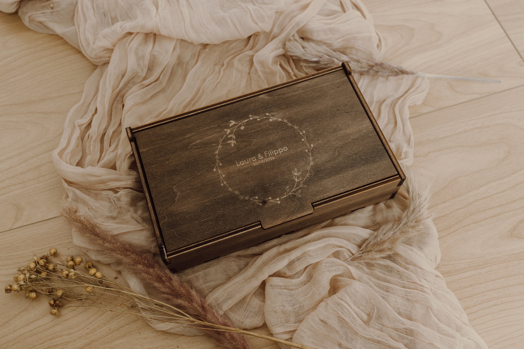 Scatola porta foto in legno tinta noce con vano USB – perfetta per foto e regali