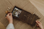 Scatola porta foto in legno tinta noce coperchio scorrevole con vano USB – perfetta per foto e regali