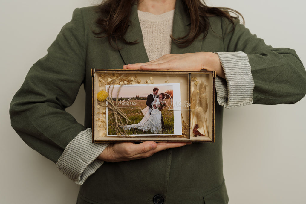 Scatola porta foto in legno naturale coperchio in acrilico trasparente con vano USB – perfetta per foto e regali