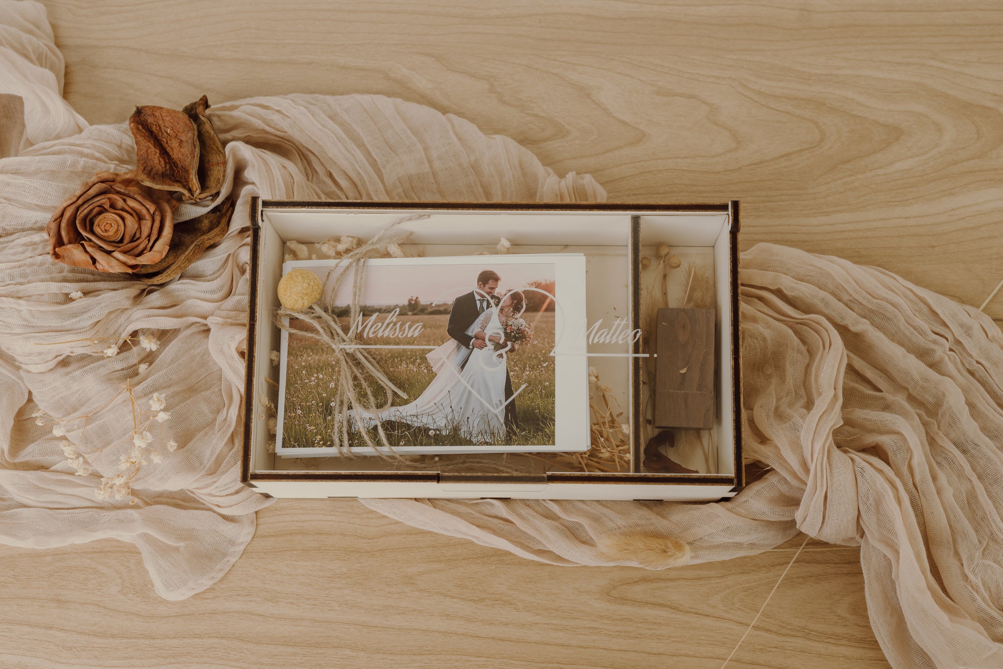 Scatola porta foto in legno naturale coperchio in acrilico trasparente con vano USB – perfetta per foto e regali