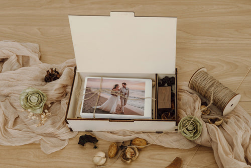 Scatola porta foto in legno naturale con vano USB – perfetta per foto e regali