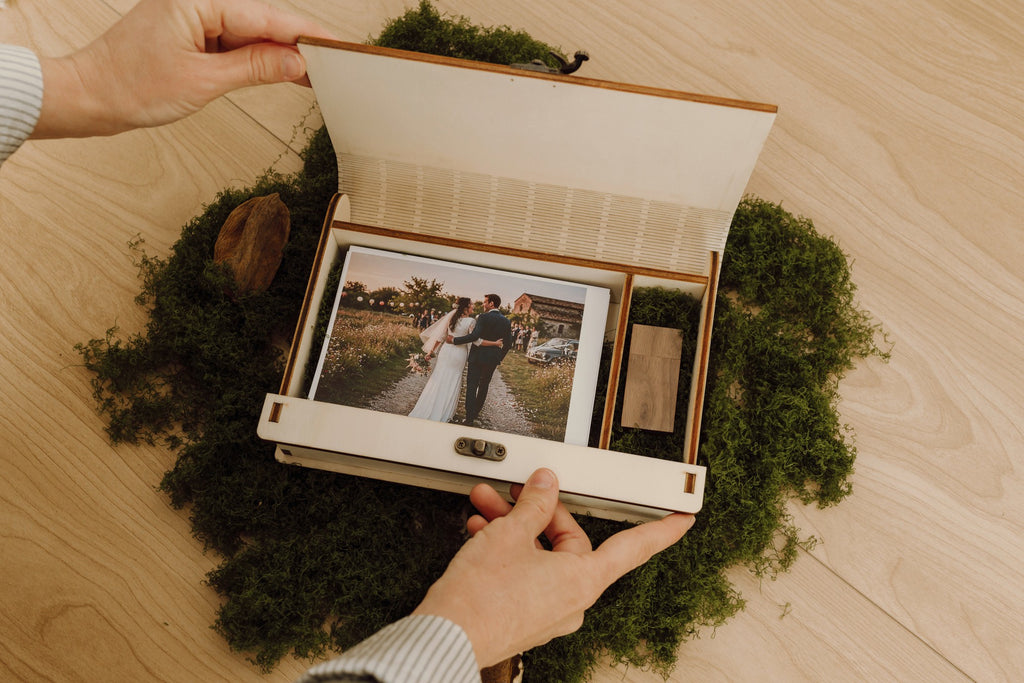 Scatola porta foto in legno naturale pieghevole con vano USB – perfetta per foto e regali