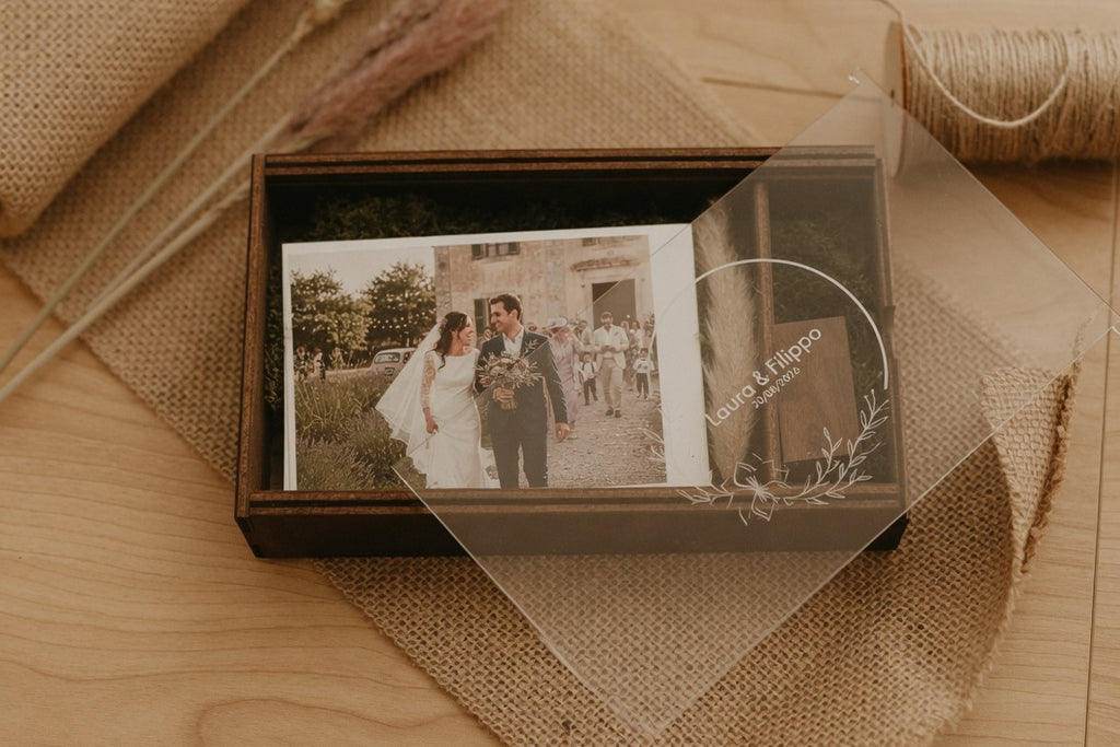 Scatola porta foto in legno noce coperchio scorrevole in acrilico trasparente con vano USB – perfetta per foto e regali